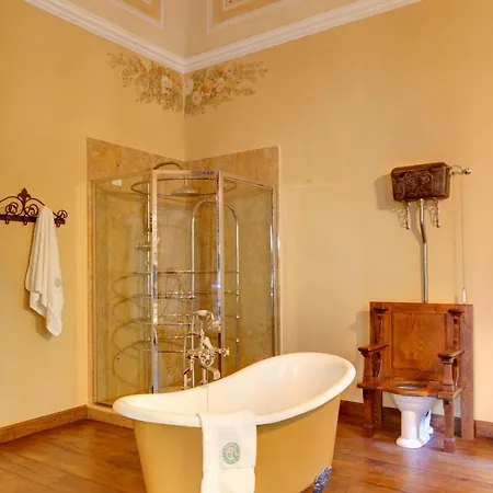 Monte Di Lenno Sleeps 25 Pool Wifi Villa