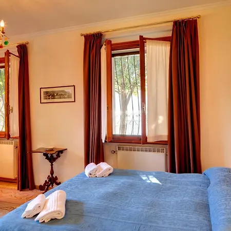 Villa Monte Di Lenno Sleeps 25 Pool Wifi