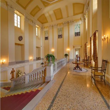 Monte Di Lenno Sleeps 25 Pool Wifi Villa