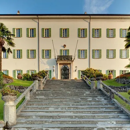 Monte Di Lenno Sleeps 25 Pool Wifi Villa